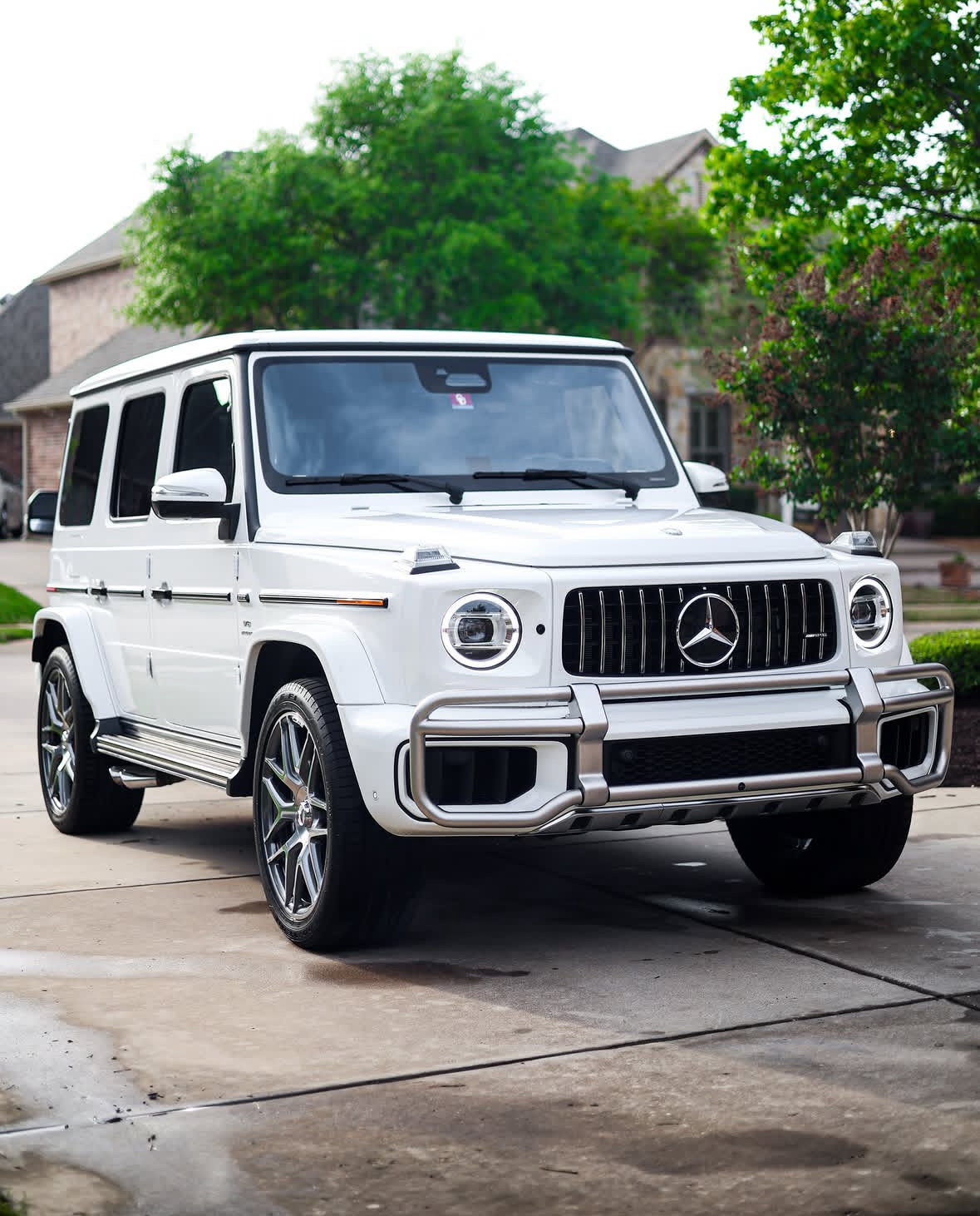 White Mercedes G-Wagon